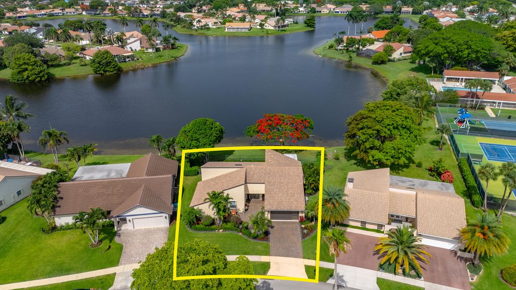 Photo of 2407 SW 23rd Cranbrook Drive, Boynton Beach, FL 33436 (MLS # R11097831)
