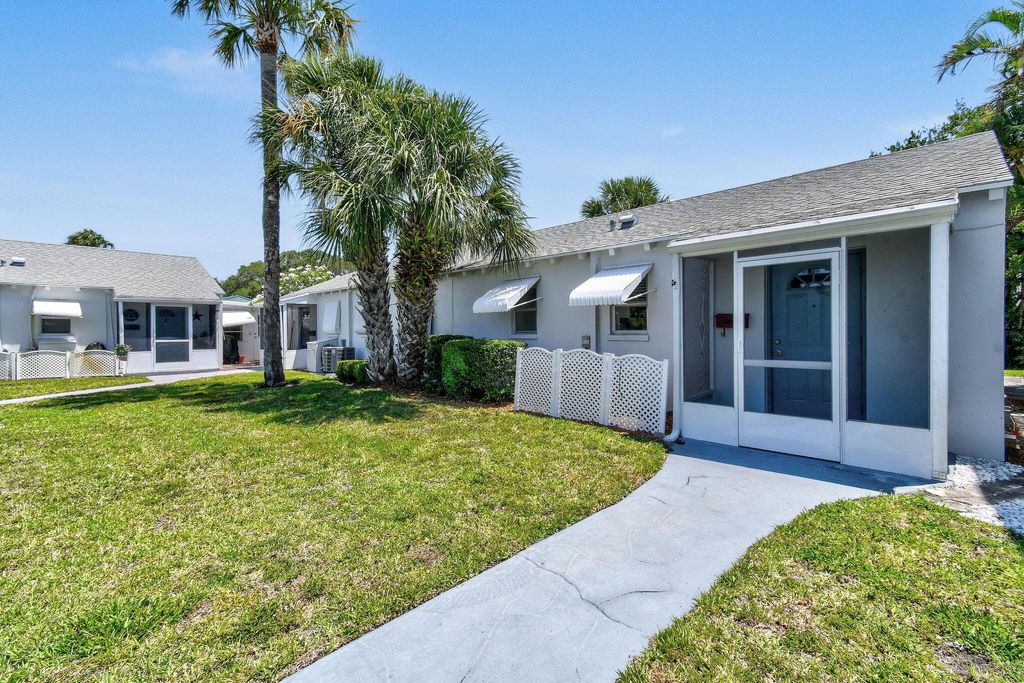 Photo of 10128 Meridian Way N #4, Palm Beach Gardens, FL 33410 (MLS # R11090265)