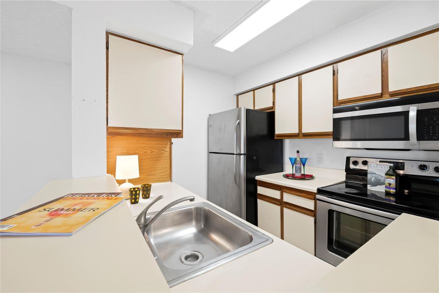 Investor Friendly Complex this unit can be Rented right away! Sundance is the perfect location in Davie for students and faculty at NSU and other colleges in the area like FAU, FIU, Broward. Complex is located across the street from the Medical and Dental campus. This is a 2 Bedroom 2 Bath unit with laundry inside. Tile floors, Open Kitchen to the Living and Dining space. Lots of natural light. Pet friendly community. Pool/Jacuzzi, Small Gym, Tennis Courts. Great location close to restaurants, shopping, Trader Joe's. Whole Foods. Easy access to highways.