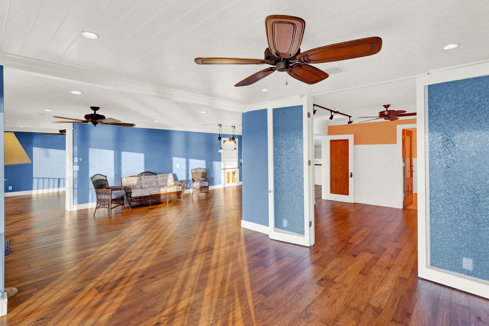 EDGEWATER VILLAS CONDO - Residential