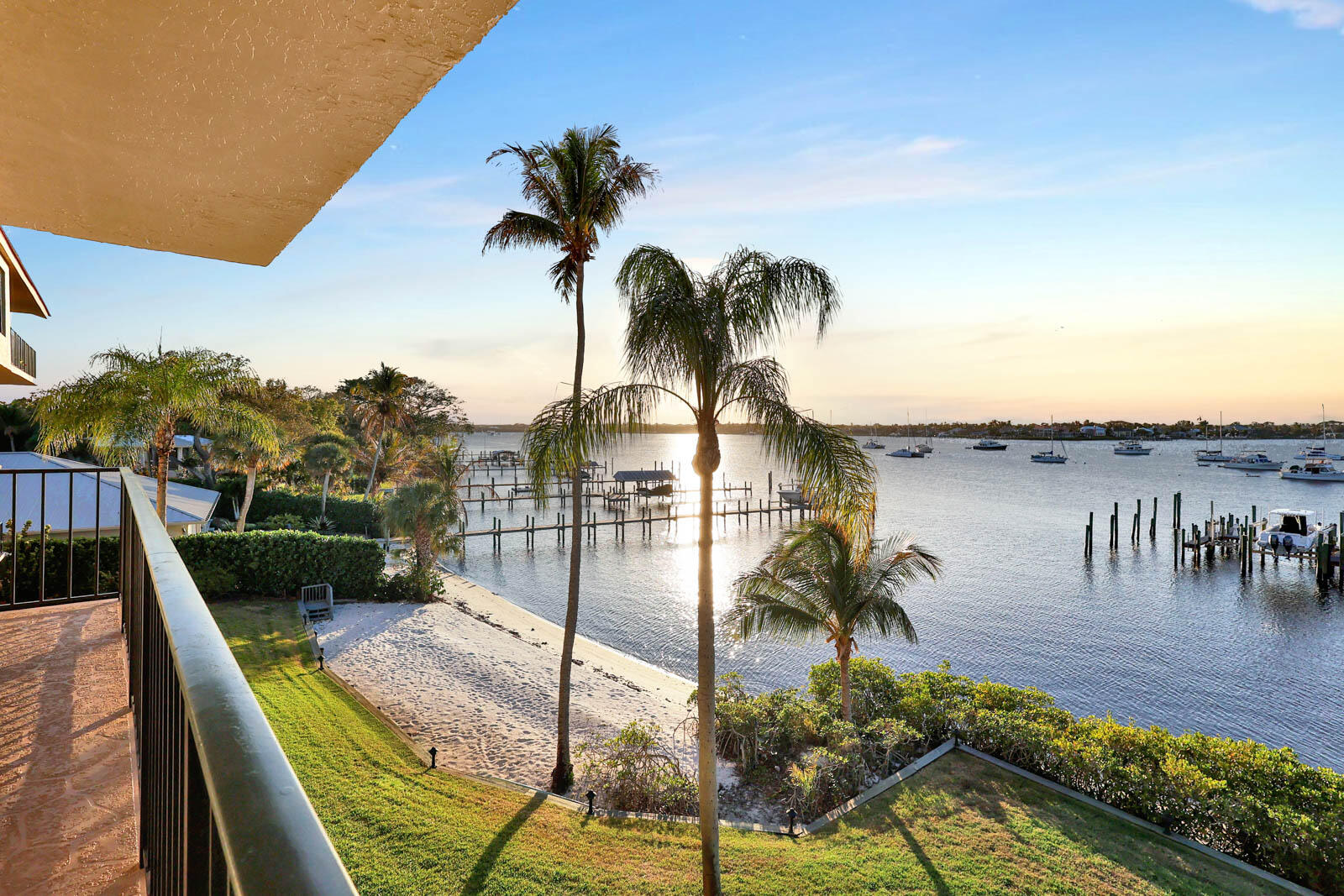 EDGEWATER VILLAS CONDO - Residential