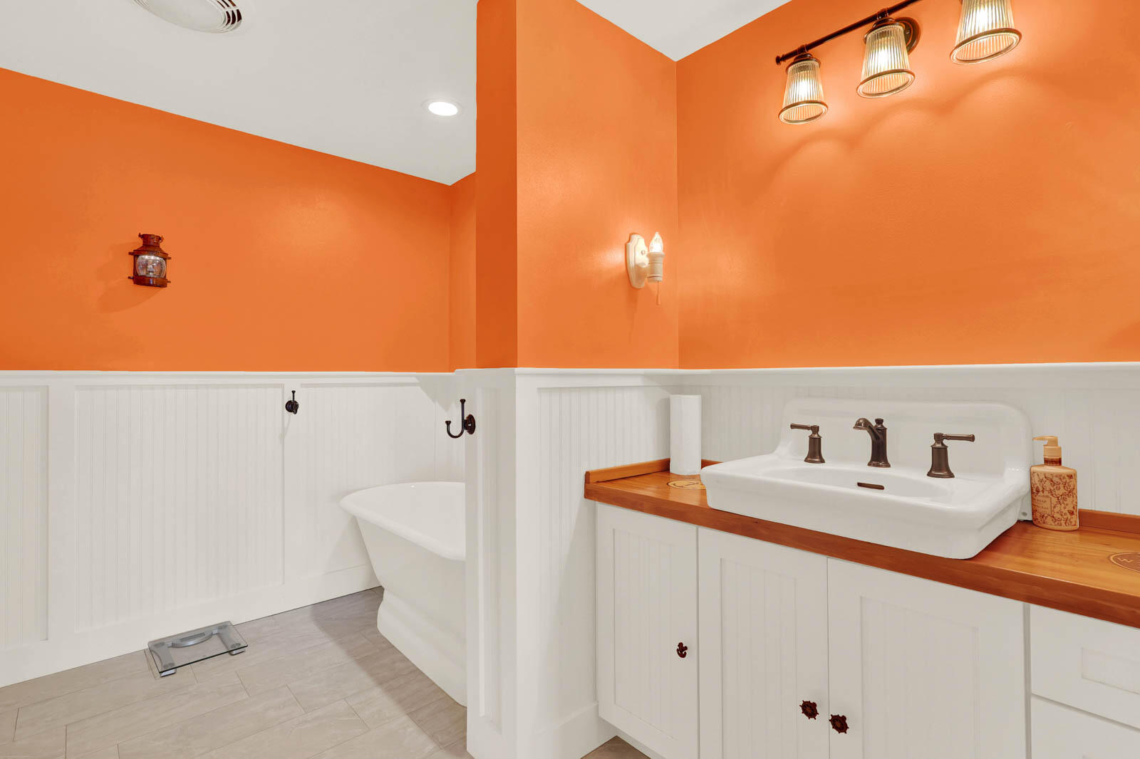 EDGEWATER VILLAS CONDO - Residential