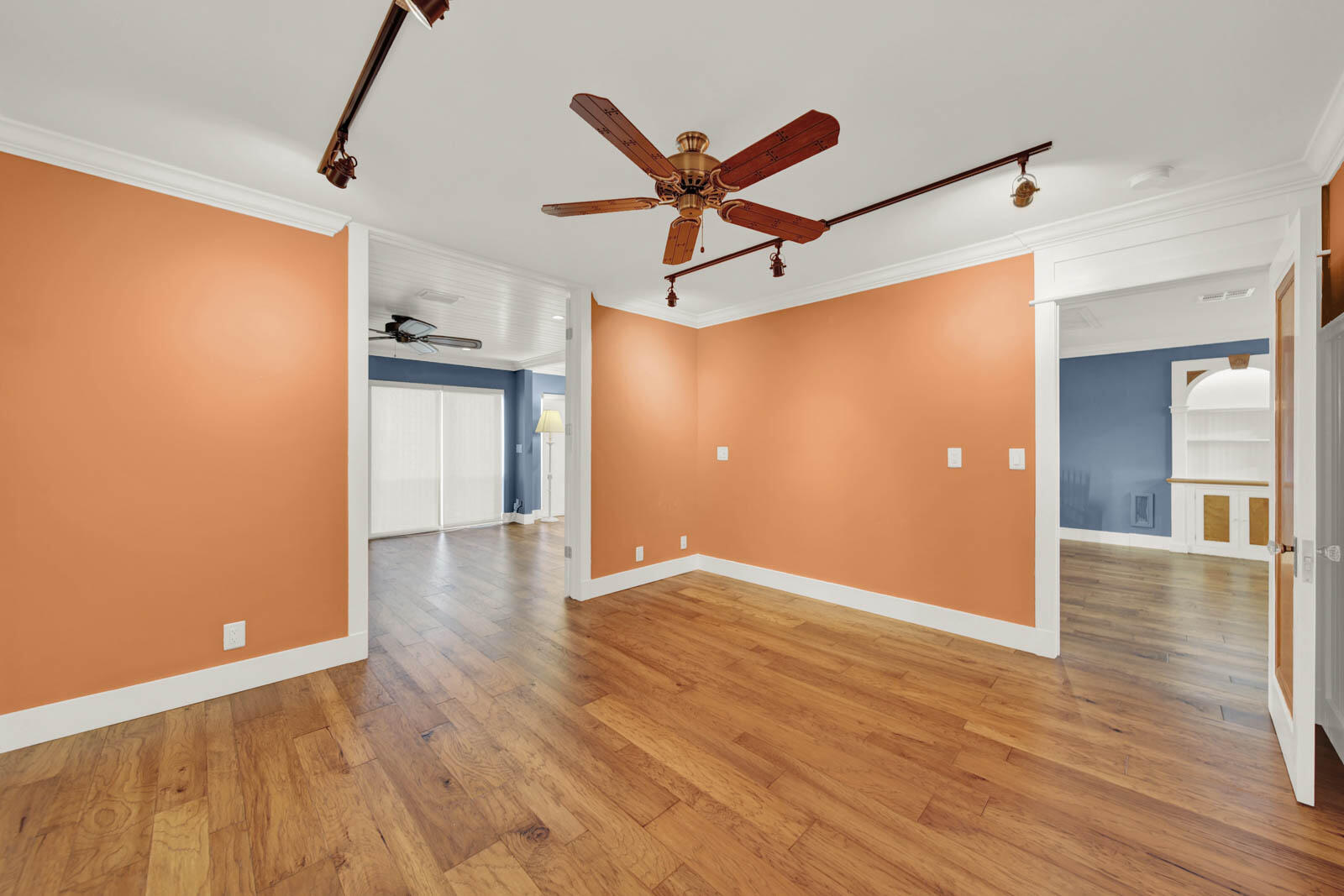 EDGEWATER VILLAS CONDO - Residential