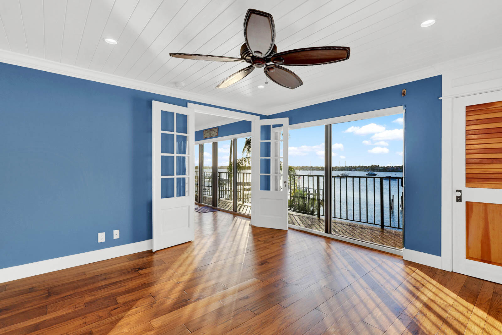 EDGEWATER VILLAS CONDO - Residential