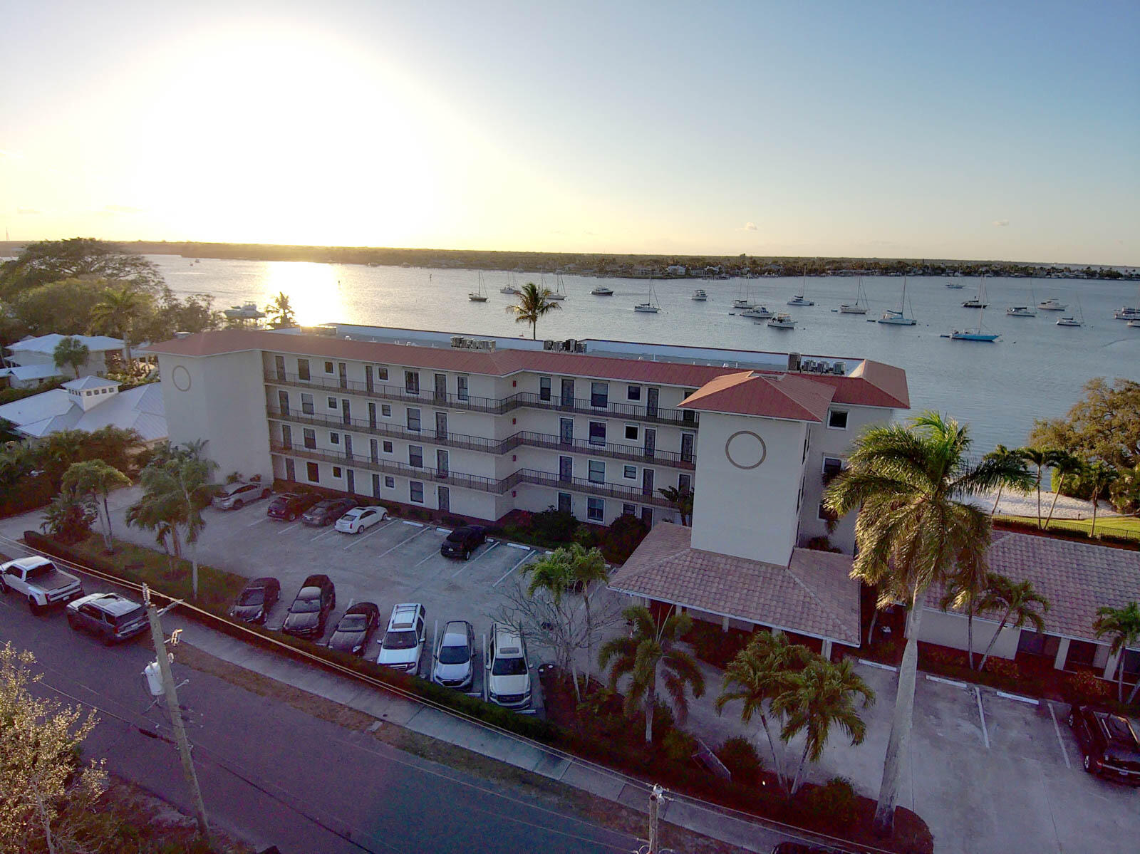 EDGEWATER VILLAS CONDO - Residential