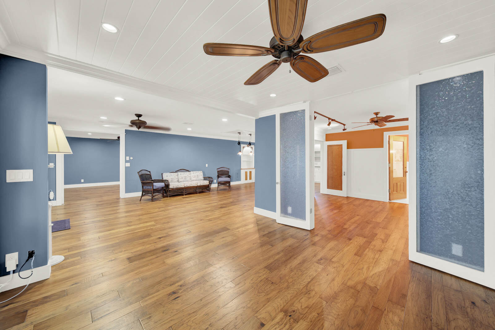 EDGEWATER VILLAS CONDO - Residential