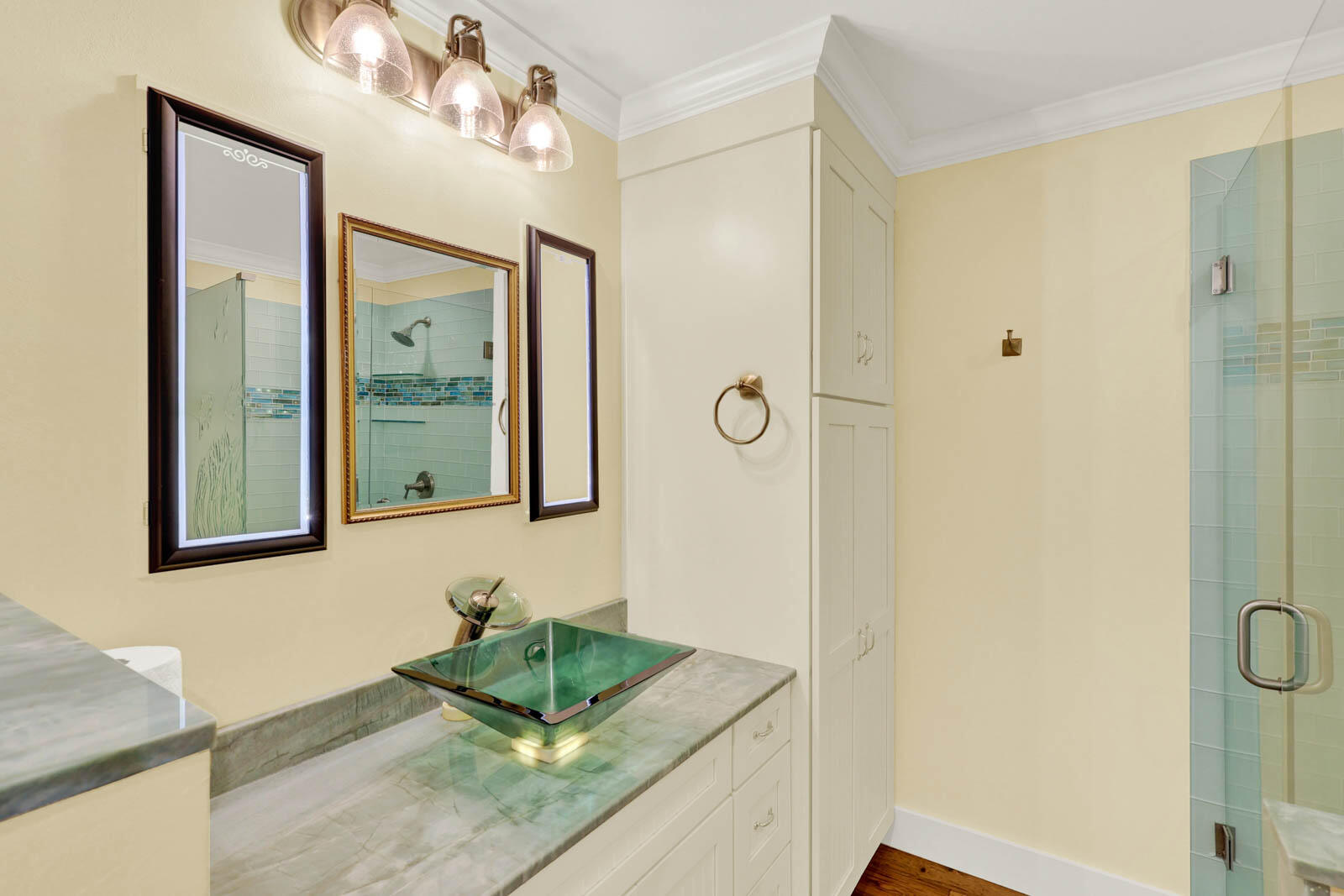 EDGEWATER VILLAS CONDO - Residential