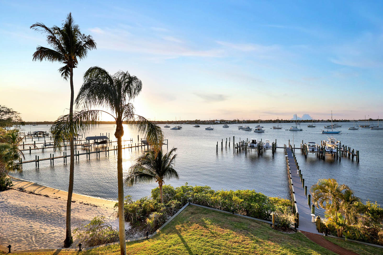 EDGEWATER VILLAS CONDO - Residential