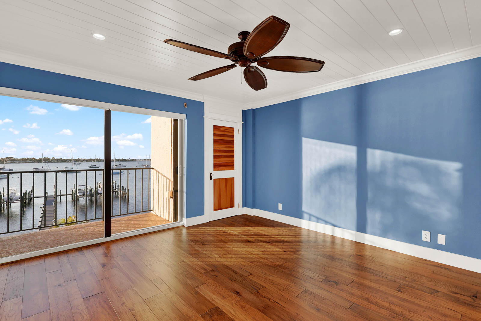 EDGEWATER VILLAS CONDO - Residential