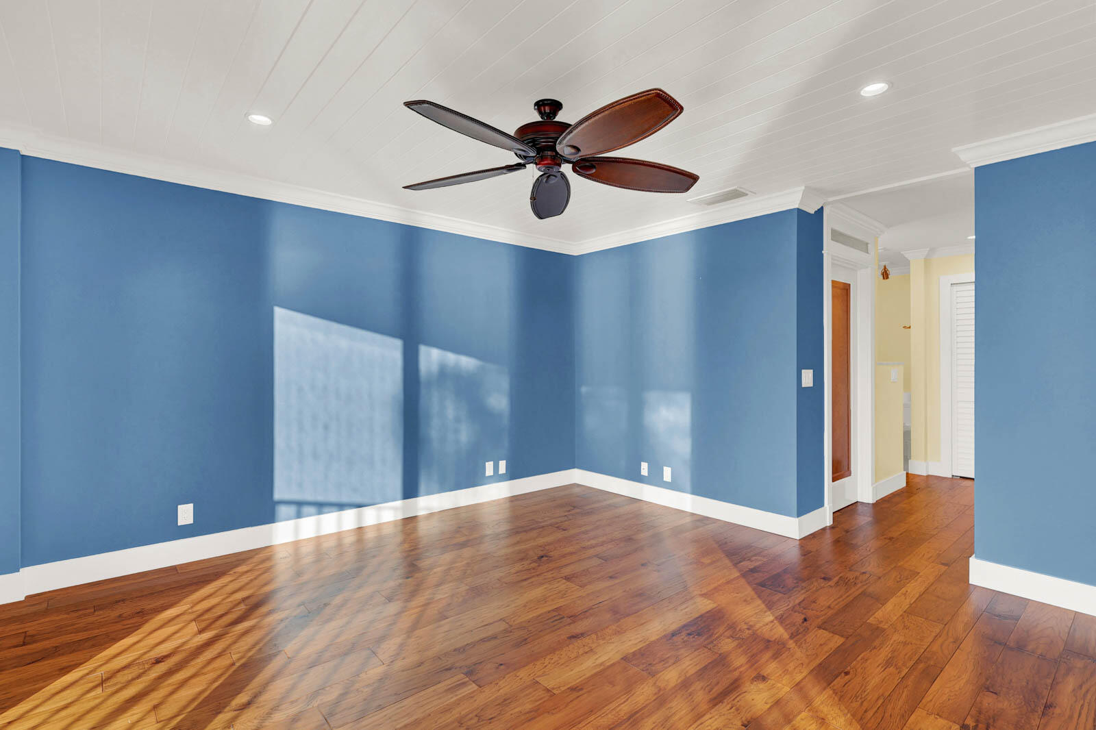 EDGEWATER VILLAS CONDO - Residential