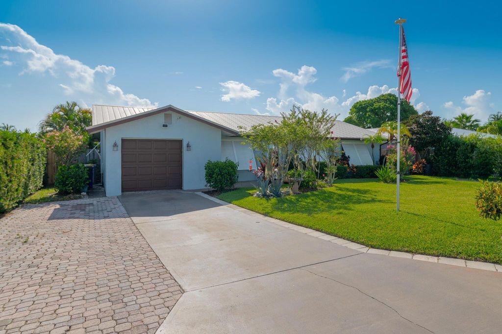 Photo of 8681 SE Eagle Avenue, Hobe Sound, FL 33455 (MLS # R11103139)