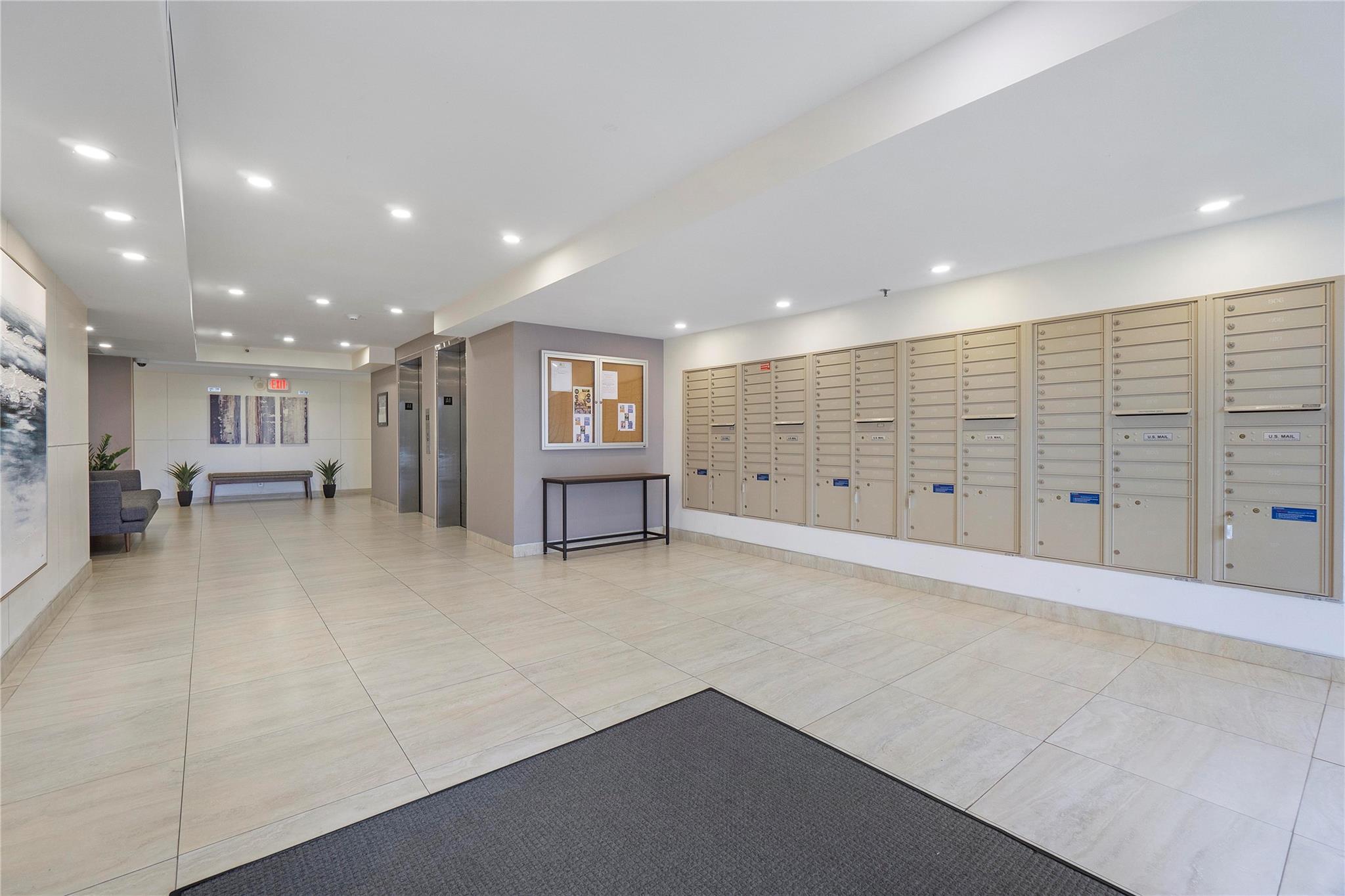 105 Lake Emerald Dr 406