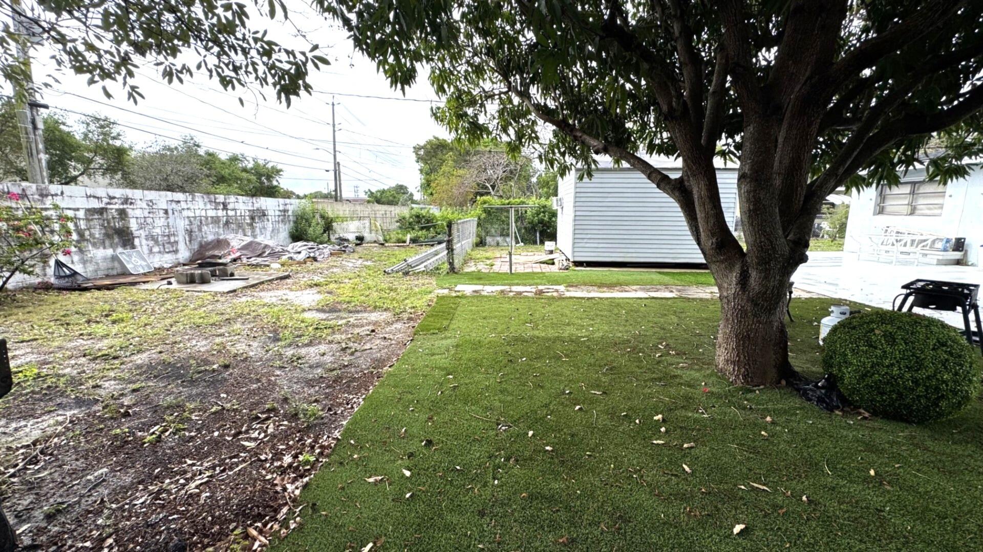 WHISPERING PALMS 5 - Residential