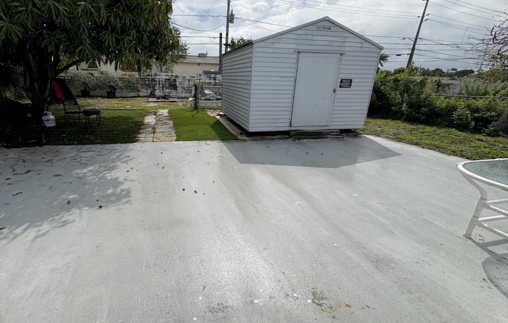 WHISPERING PALMS 5 - Residential