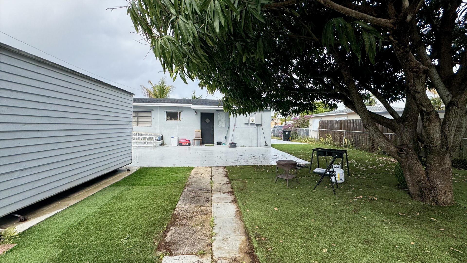 WHISPERING PALMS 5 - Residential