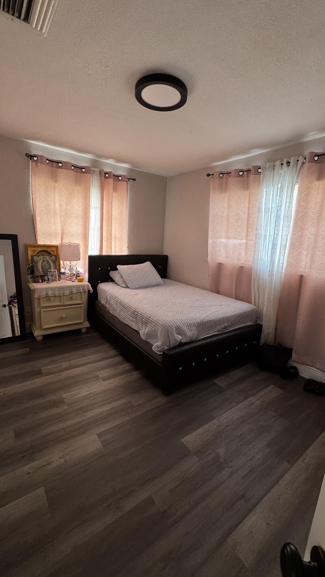 WHISPERING PALMS 5 - Residential