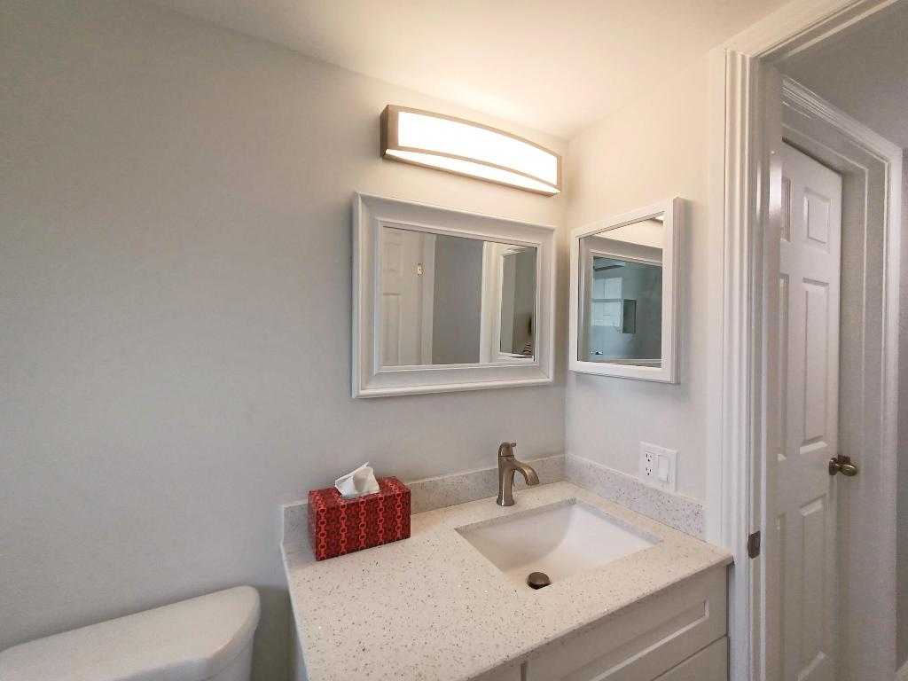 HUNTINGTON LAKES SEC TWO CONDOS - Residential