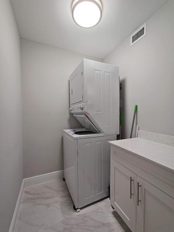 HUNTINGTON LAKES SEC TWO CONDOS - Residential