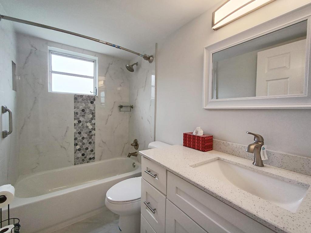 HUNTINGTON LAKES SEC TWO CONDOS - Residential