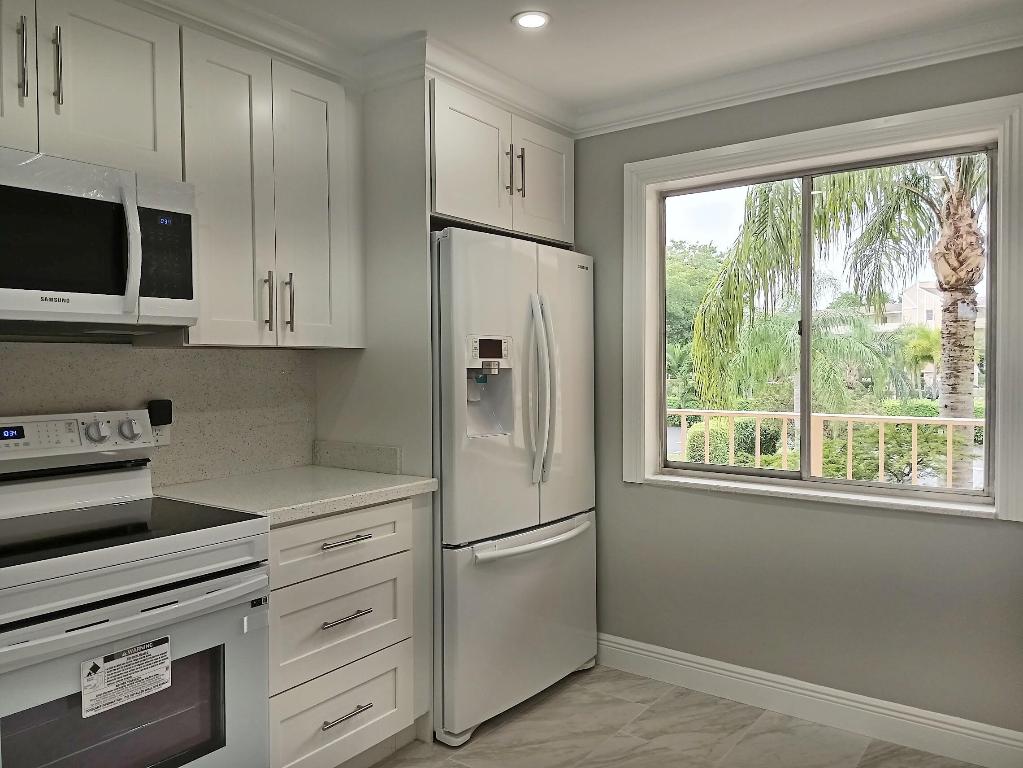 HUNTINGTON LAKES SEC TWO CONDOS - Residential