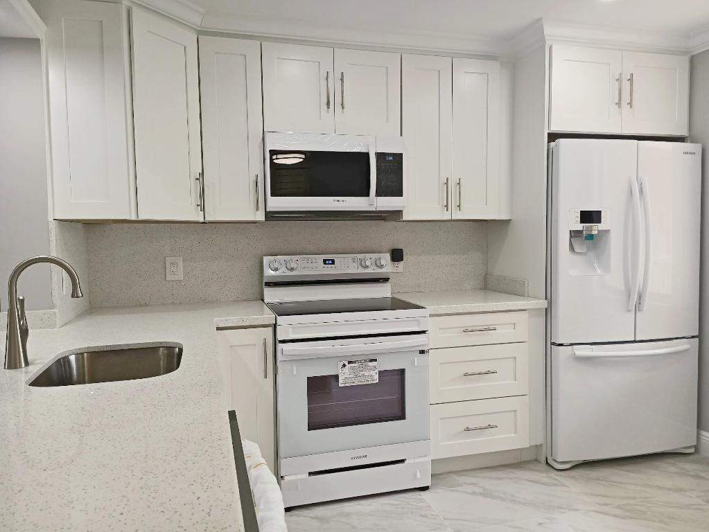 HUNTINGTON LAKES SEC TWO CONDOS - Residential