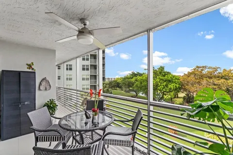 625 Oaks Drive Unit 508, Pompano Beach, FL MLS: R11072266