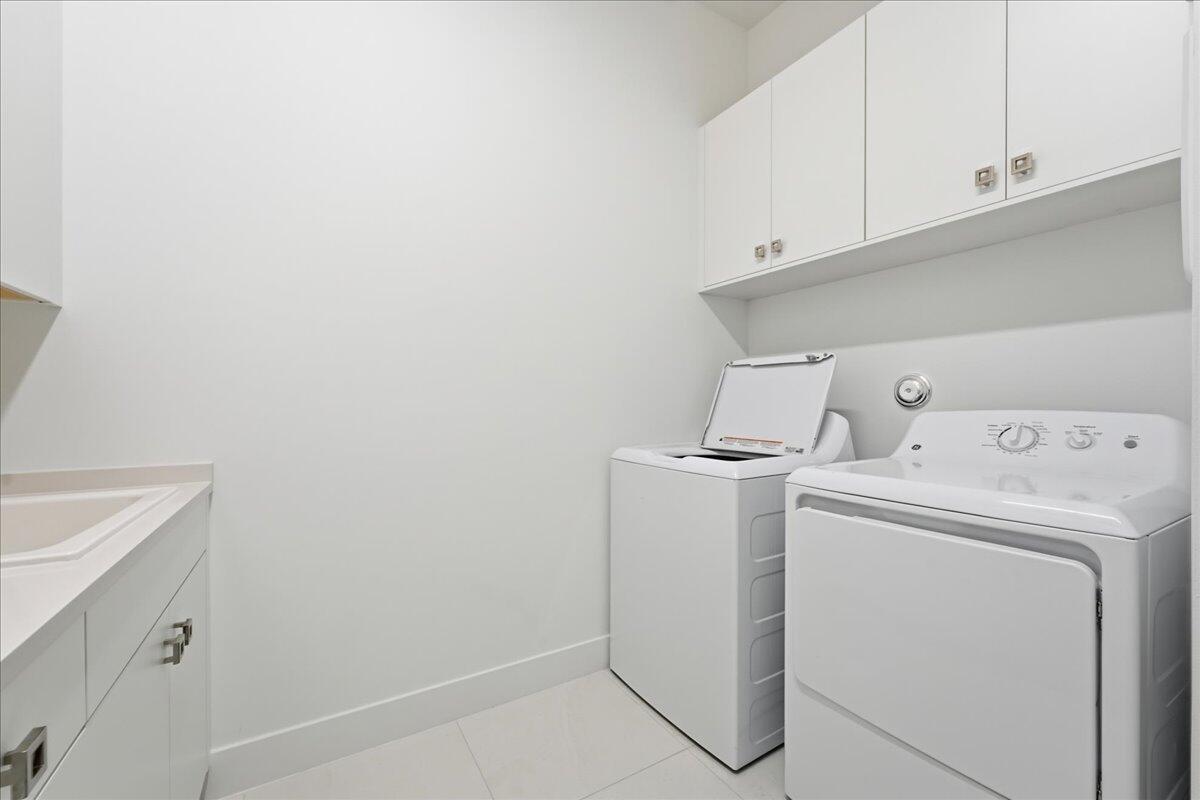 AVENIR POD - Residential Lease