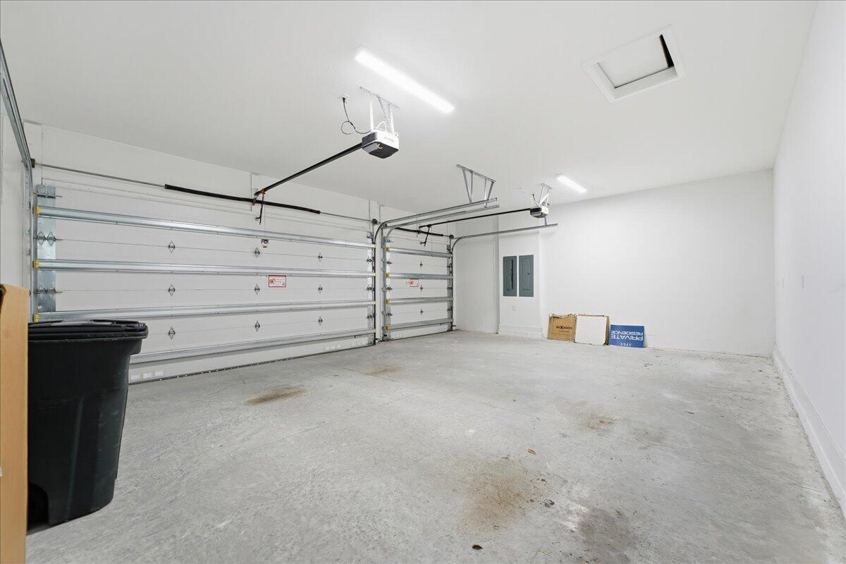 AVENIR POD - Residential Lease