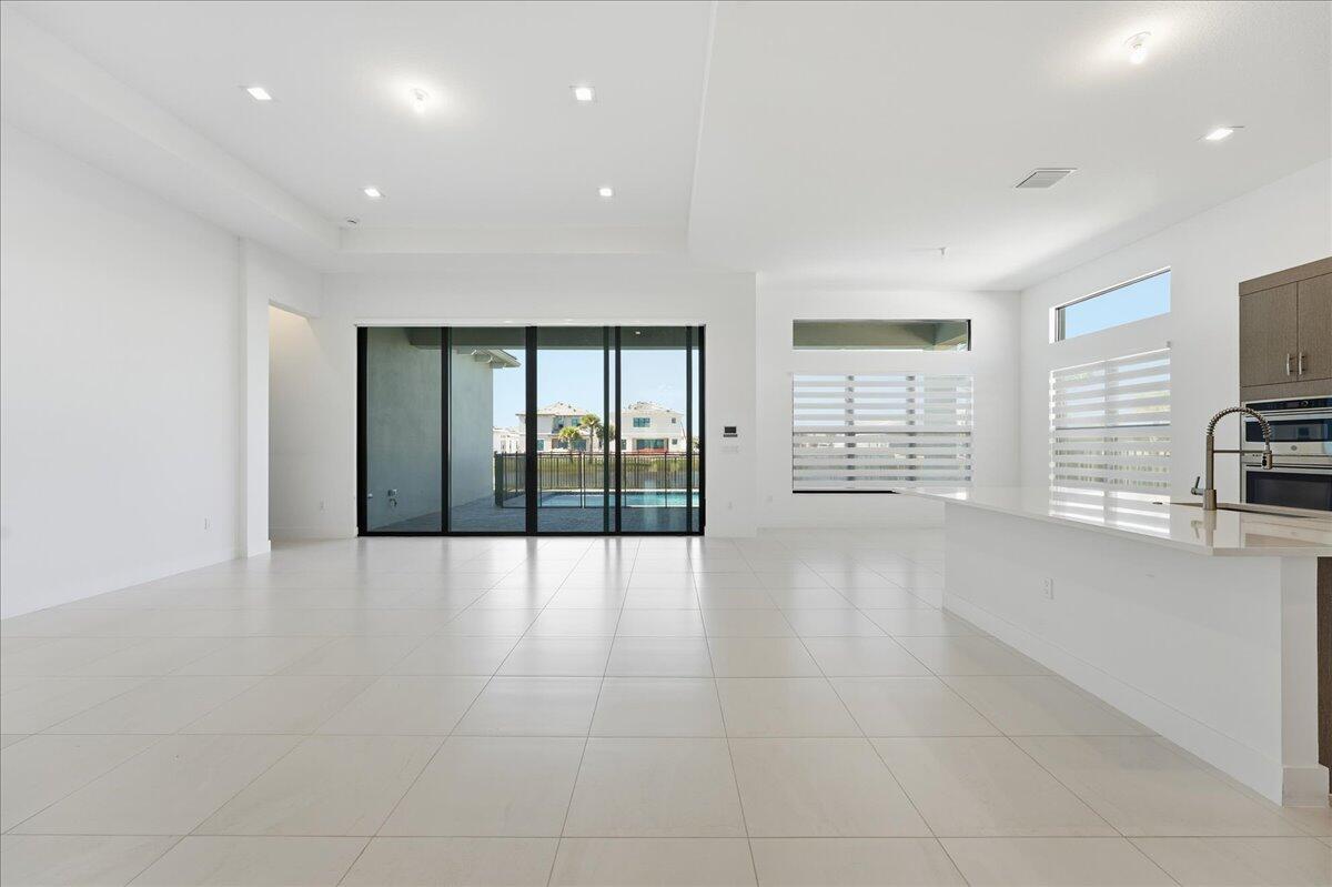 AVENIR POD - Residential Lease