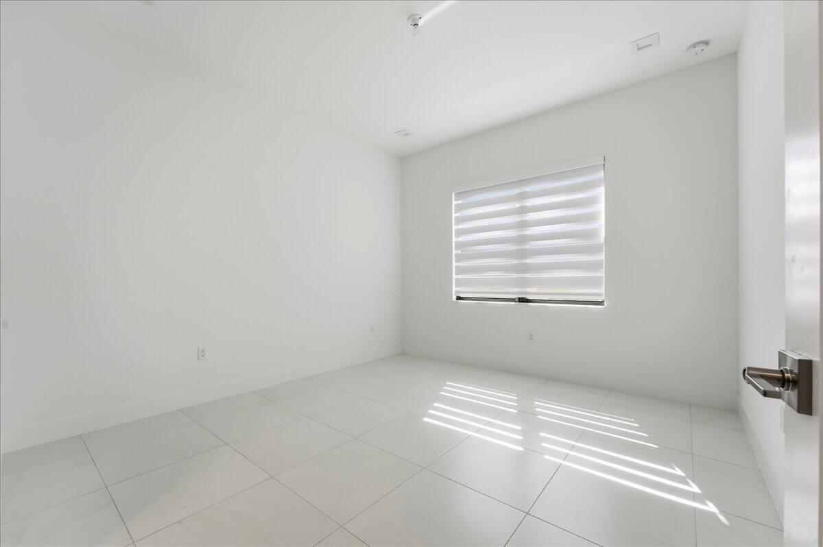 AVENIR POD - Residential Lease