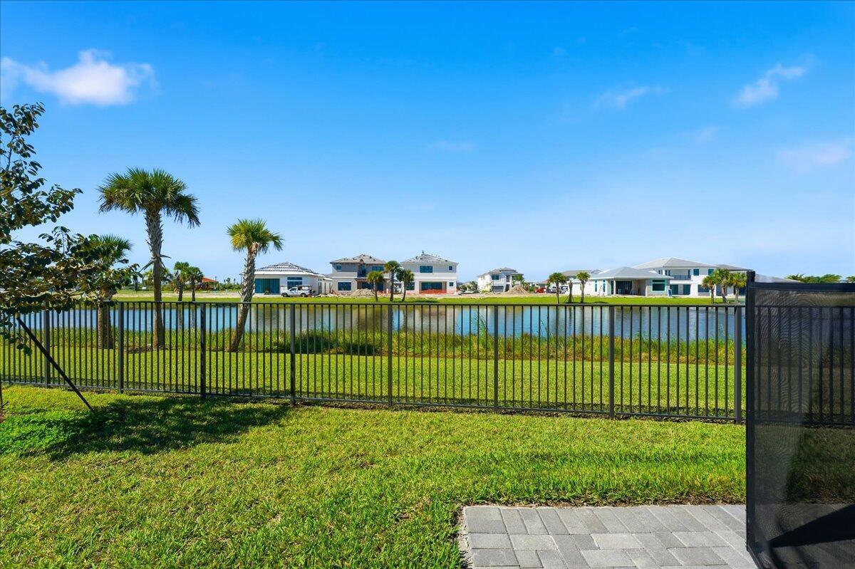 AVENIR POD - Residential Lease