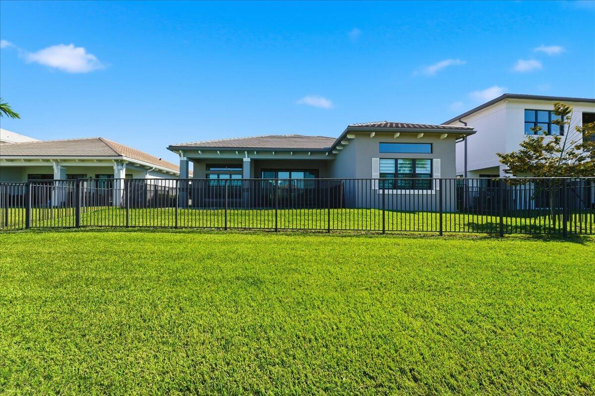 AVENIR POD - Residential Lease