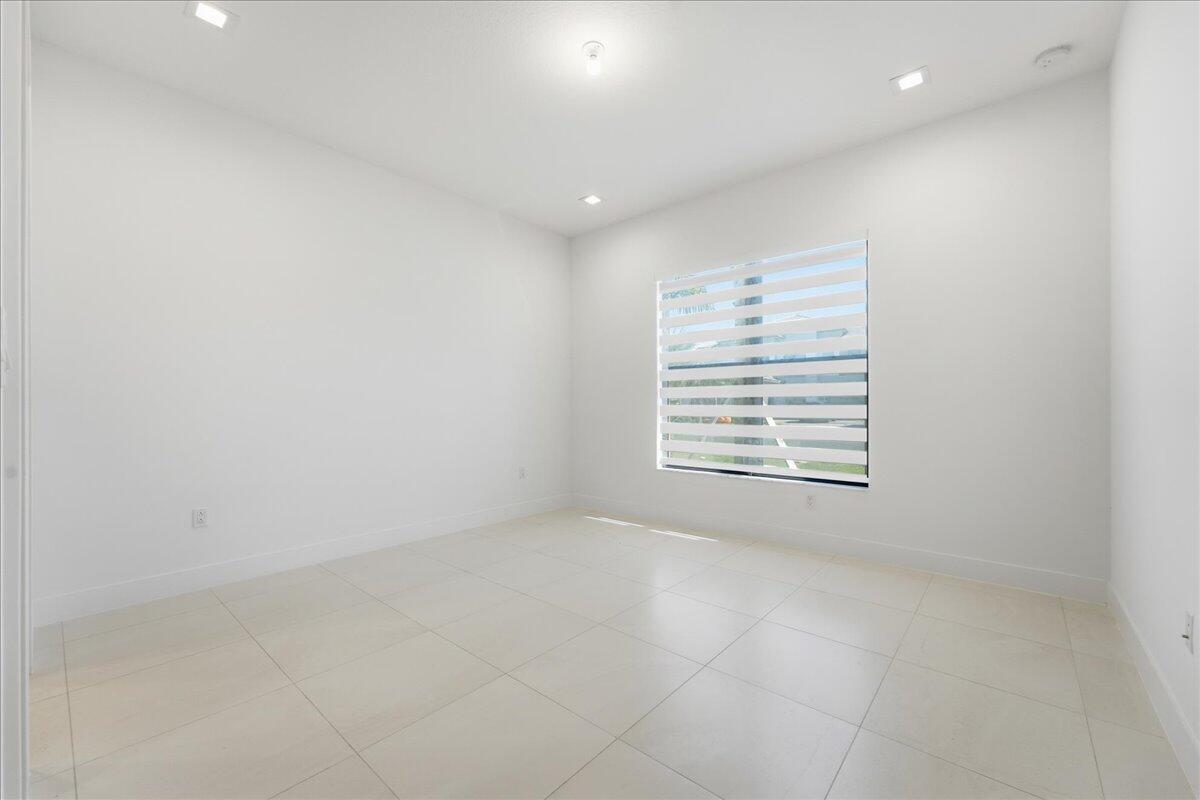 AVENIR POD - Residential Lease