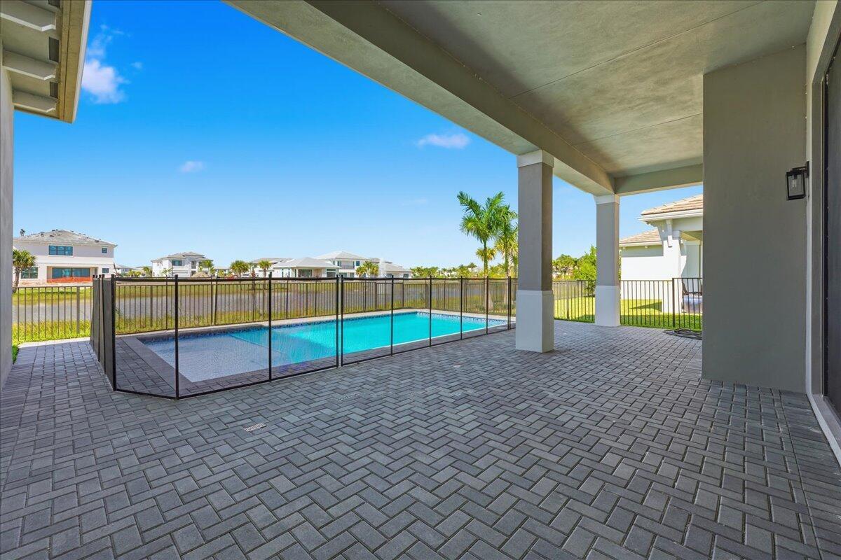 AVENIR POD - Residential Lease