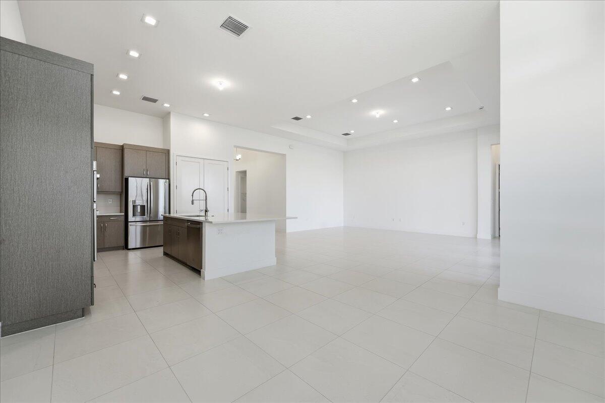 AVENIR POD - Residential Lease