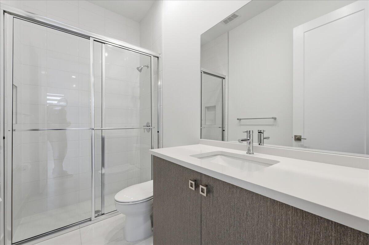 AVENIR POD - Residential Lease