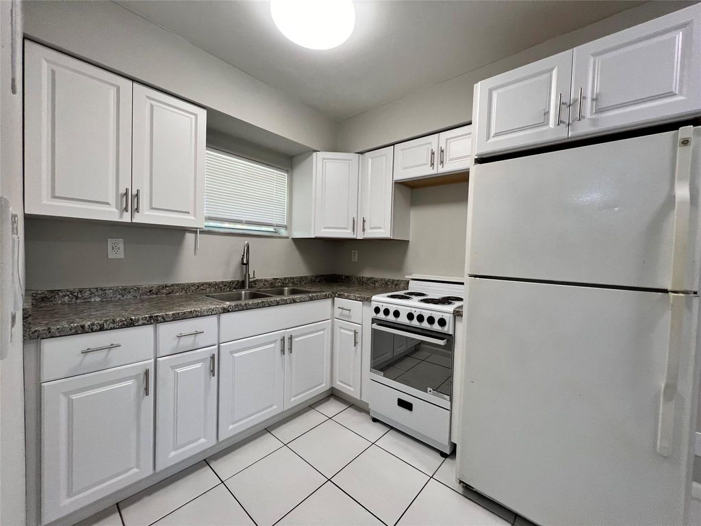 Photo of 121 SW 15th Street #C, Pompano Beach, FL 33060 (MLS # B26022218)