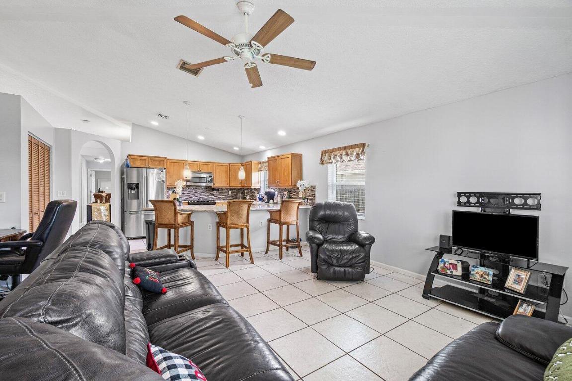 PALM BEACH FARMS CO 3 - Residential