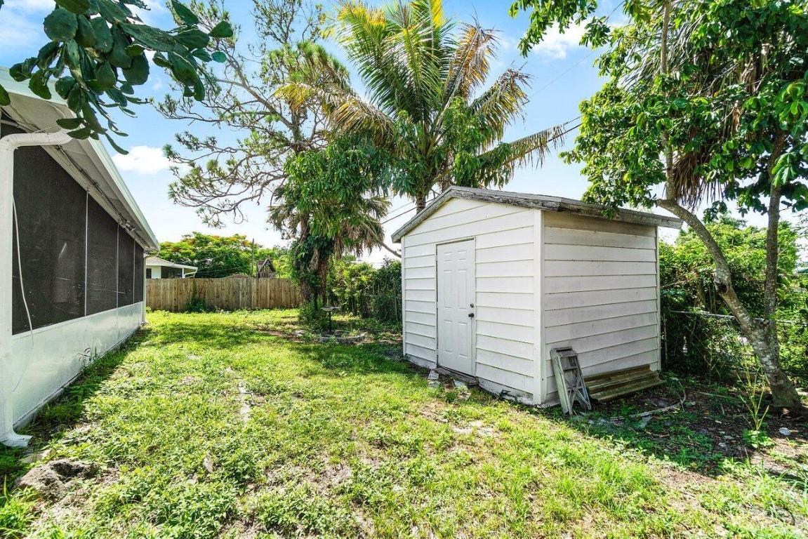 PALM BEACH FARMS CO 3 - Residential