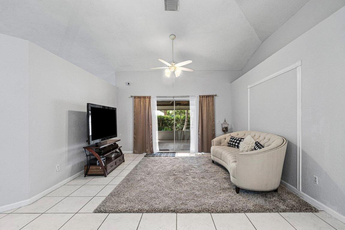 PALM BEACH FARMS CO 3 - Residential