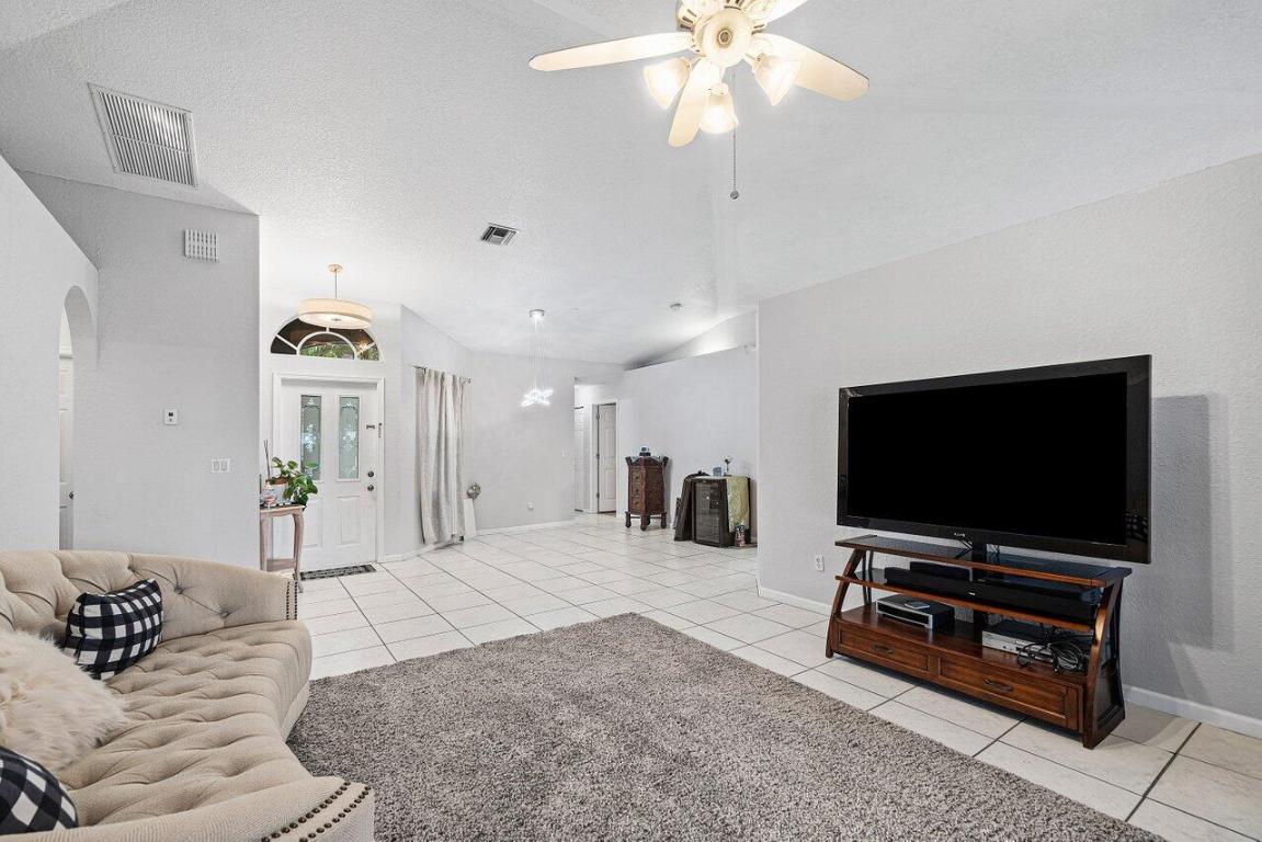 PALM BEACH FARMS CO 3 - Residential