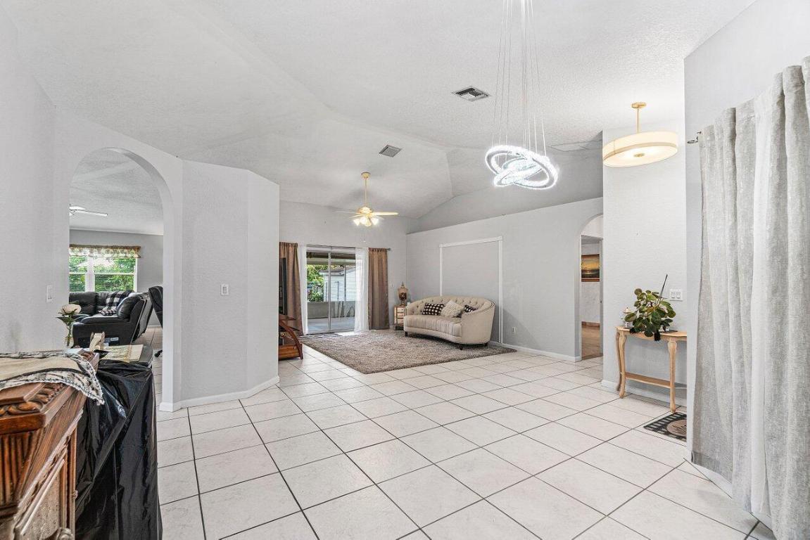 PALM BEACH FARMS CO 3 - Residential