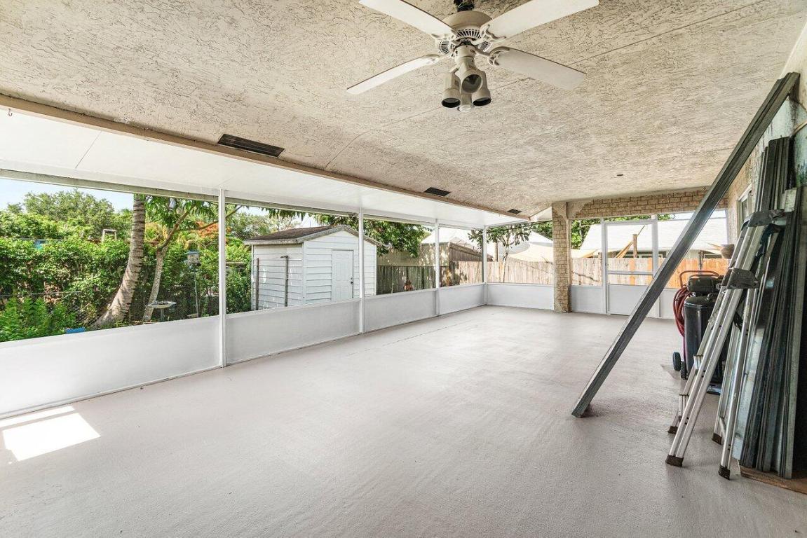 PALM BEACH FARMS CO 3 - Residential