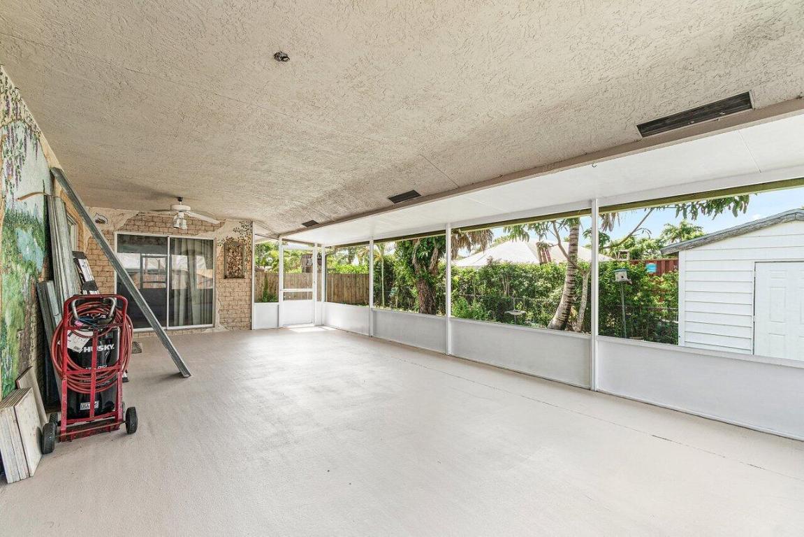 PALM BEACH FARMS CO 3 - Residential