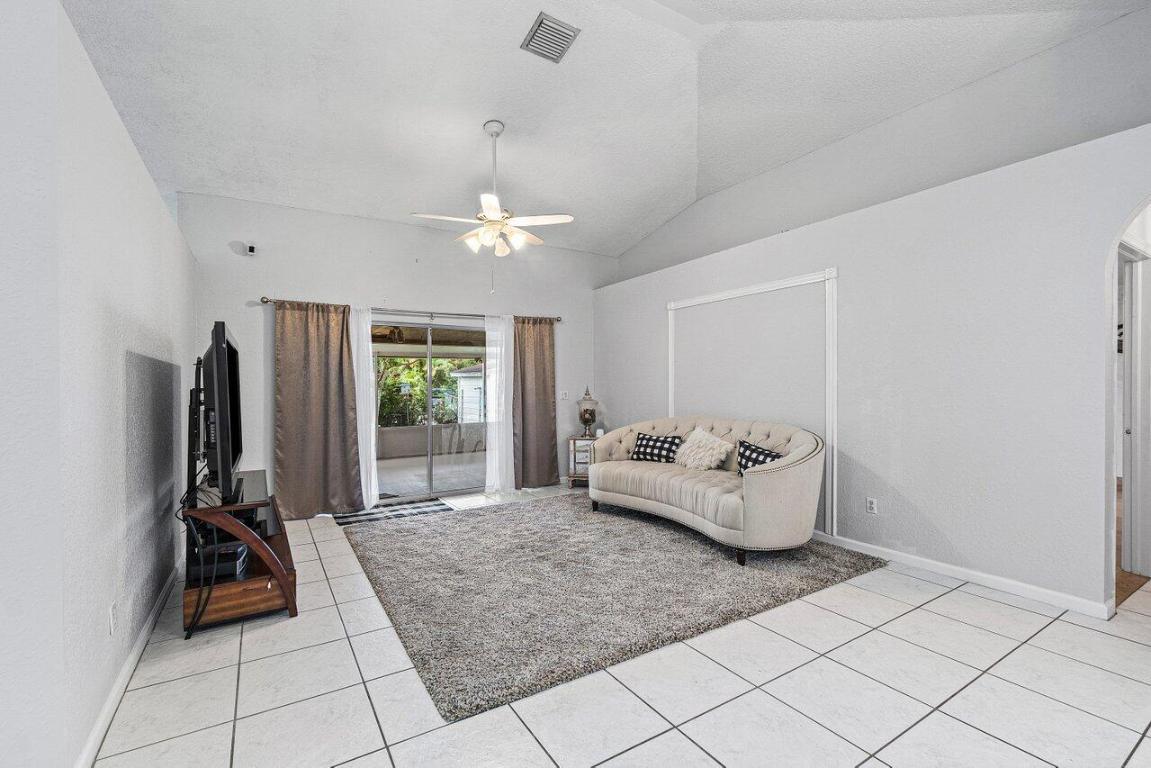 PALM BEACH FARMS CO 3 - Residential