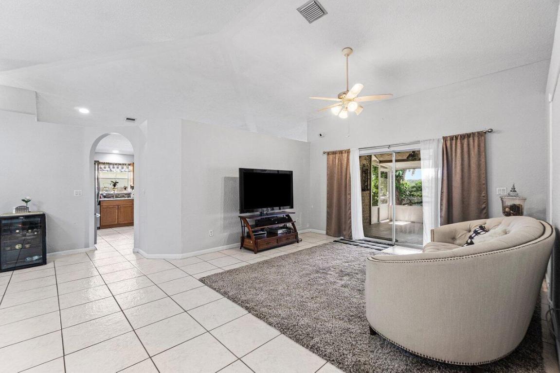 PALM BEACH FARMS CO 3 - Residential