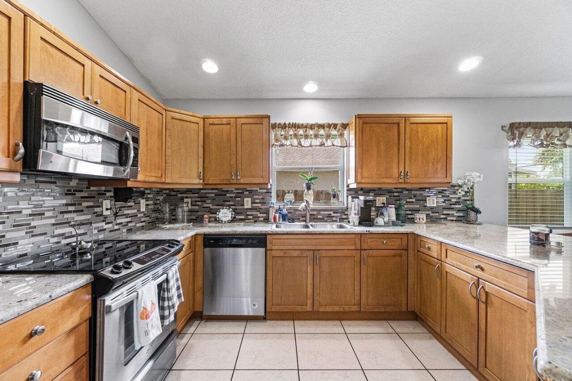 PALM BEACH FARMS CO 3 - Residential