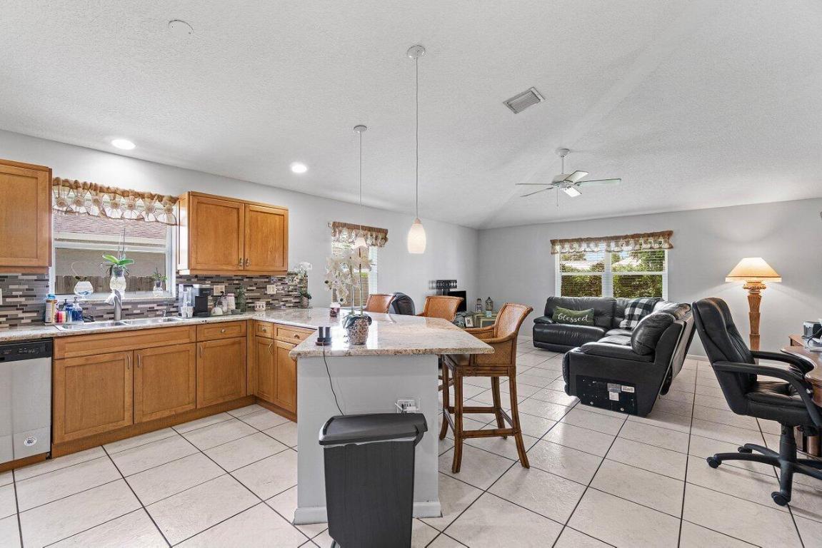 PALM BEACH FARMS CO 3 - Residential