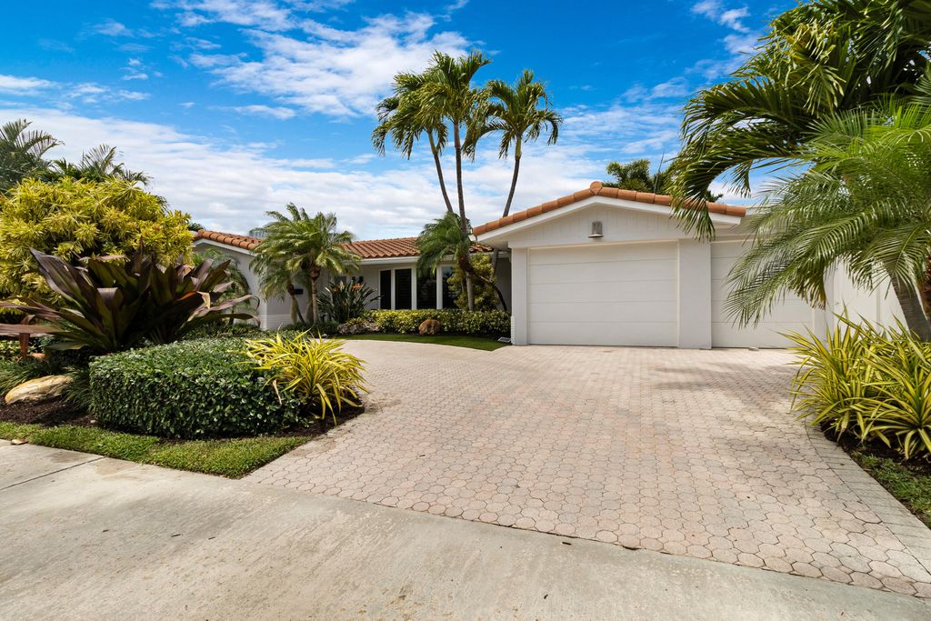Photo of 2031 NE 62nd Court, Fort Lauderdale, FL 33308 (MLS # B26023019)