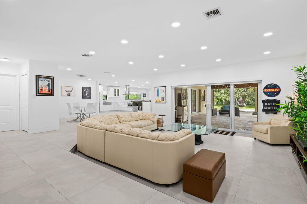 Photo of 5500 SW 111th Terrace, Davie, FL 33328 (MLS # B26012329)